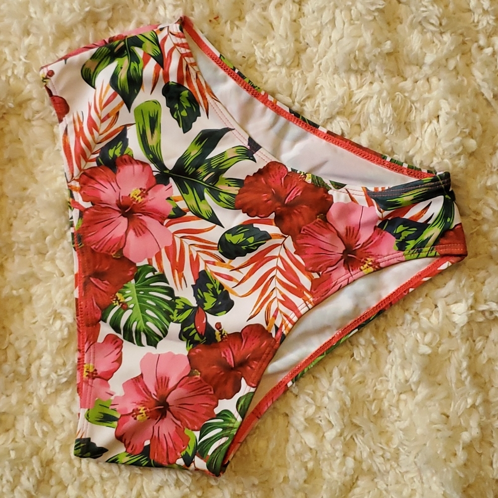 Bathing suit - Picture 2 of 4